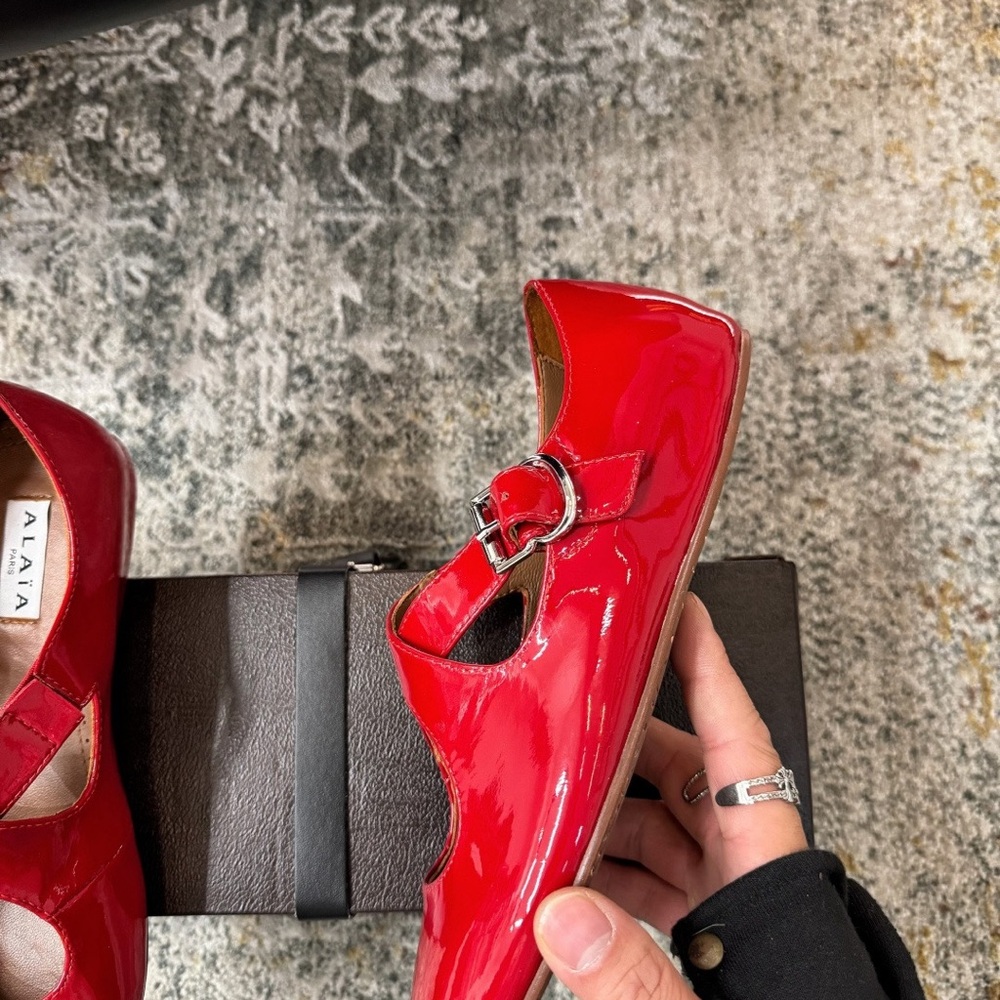 ALAÏA Red Patent Mary Jane Flats - Picture 4 of 9